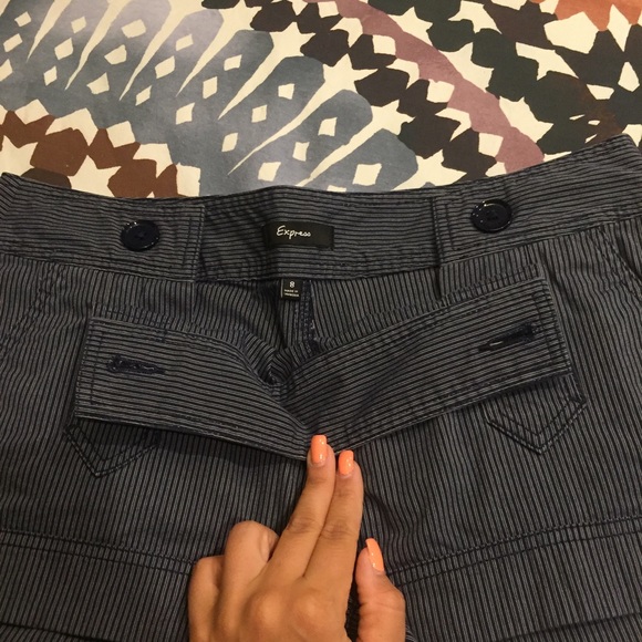 Express pin stripe shorts - Picture 2 of 5